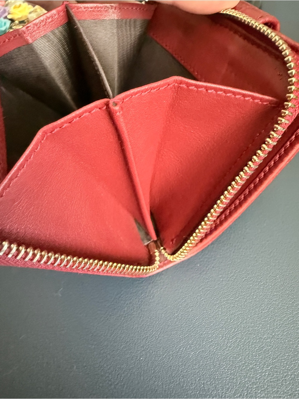 Red Gucci Embossed Compact Wallet - Picture 10 of 16